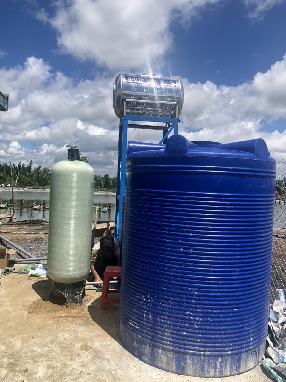 loc nuoc nhiem phen cap cho ho ca koi trai anh phuong huyen nha be